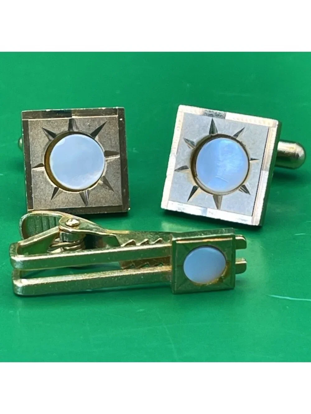 VTG Di Gino Cufflinks Tie Bar Set Gold Tone Mother of Pearl Sunburst Mid Century
